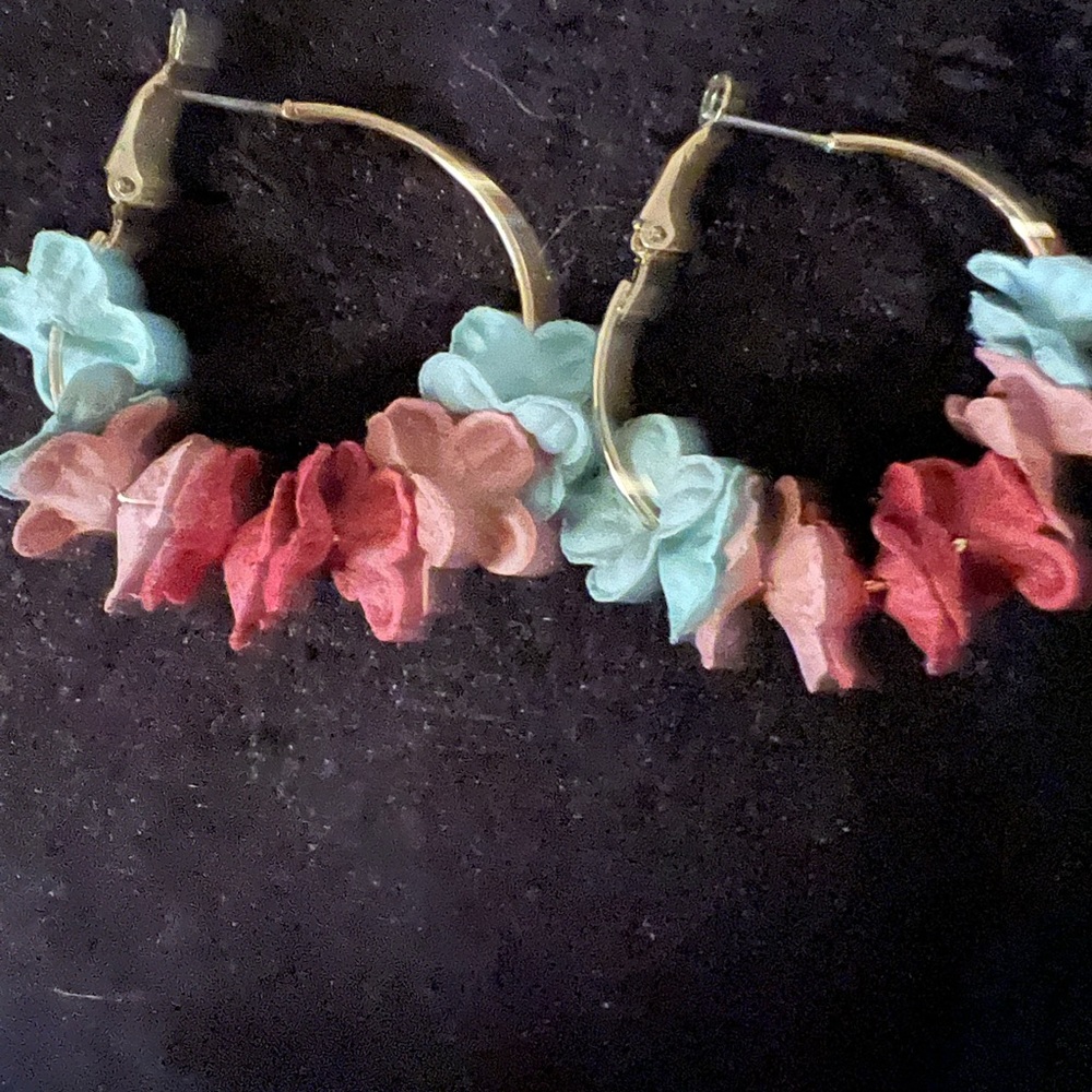 Flower hoop earrings